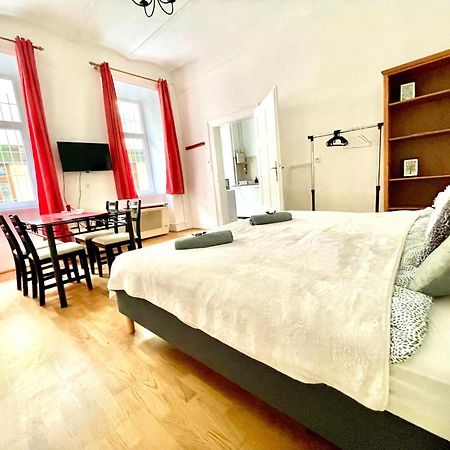Very Warm Home With Big Bed Near New York Cafe Budapest Eksteriør billede