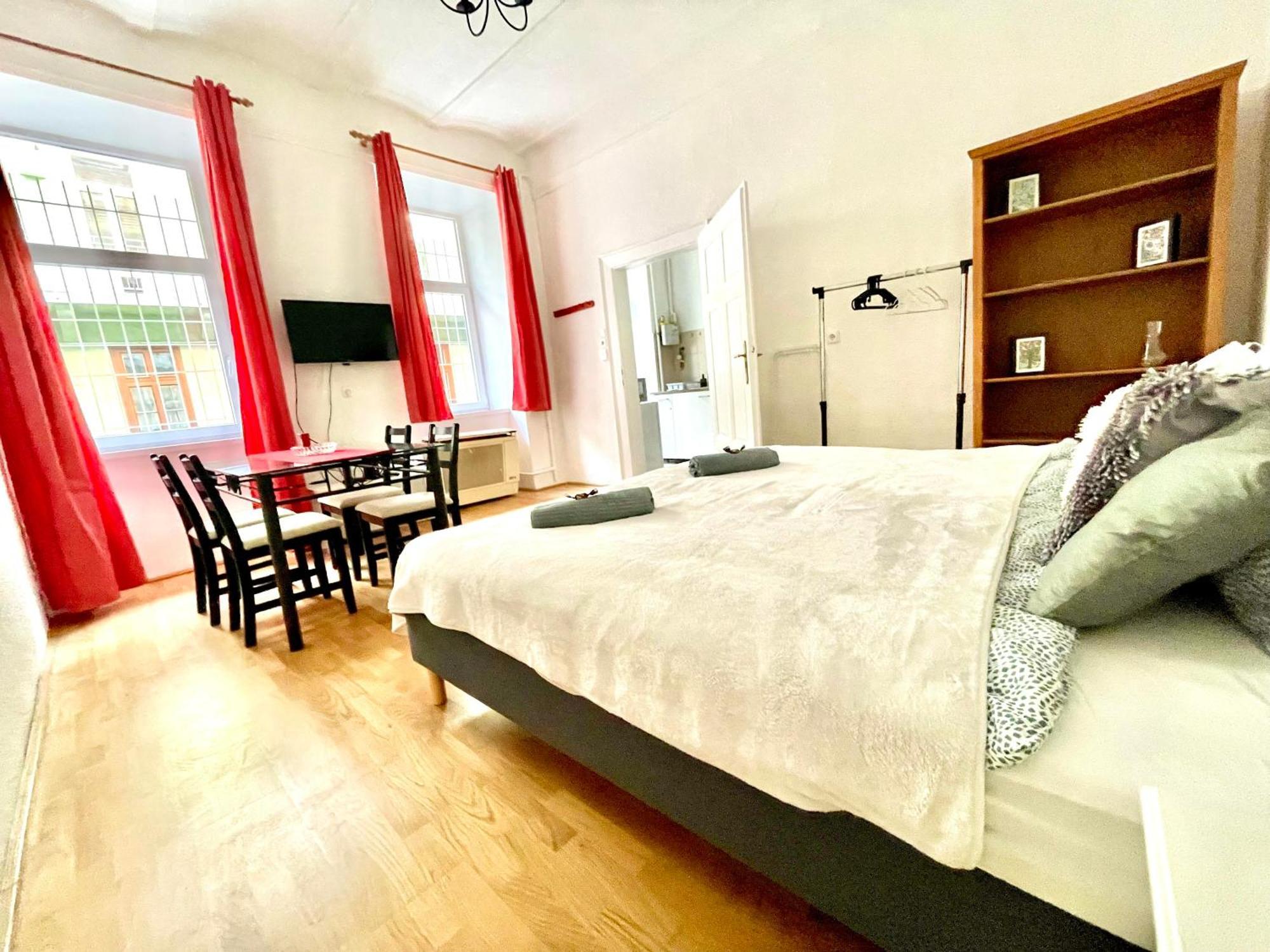 Very Warm Home With Big Bed Near New York Cafe Budapest Eksteriør billede
